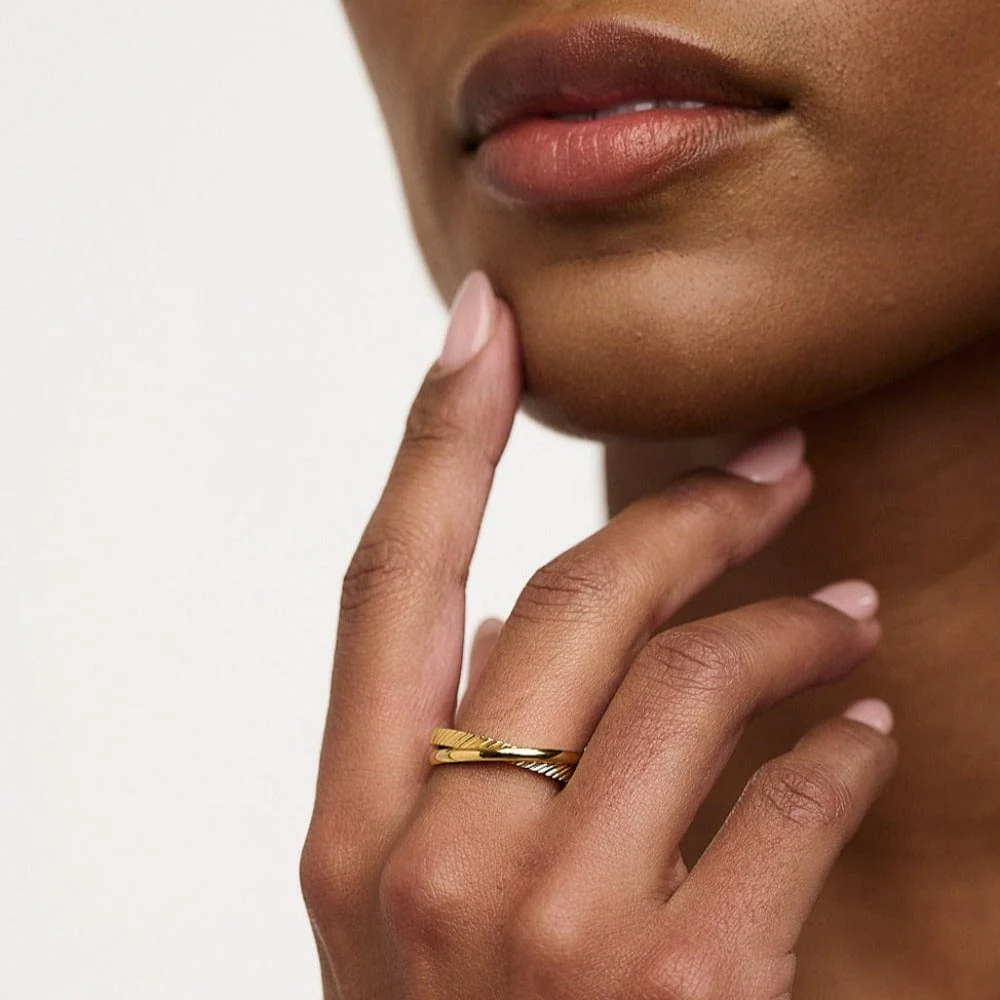 Clean & Textured Interlocking Rings - Gold - Image 3