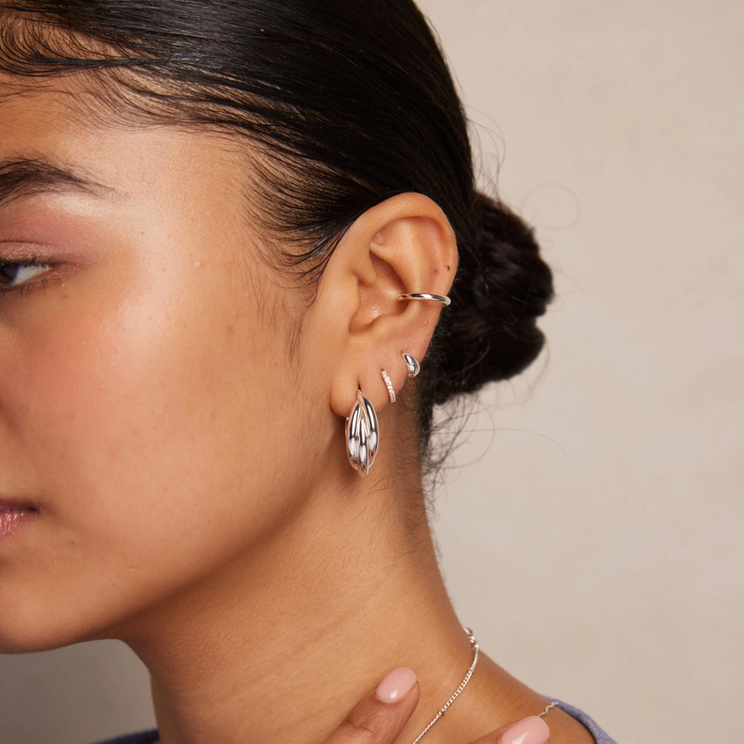 Interlocking Hoop Earrings - Silver - Image 4