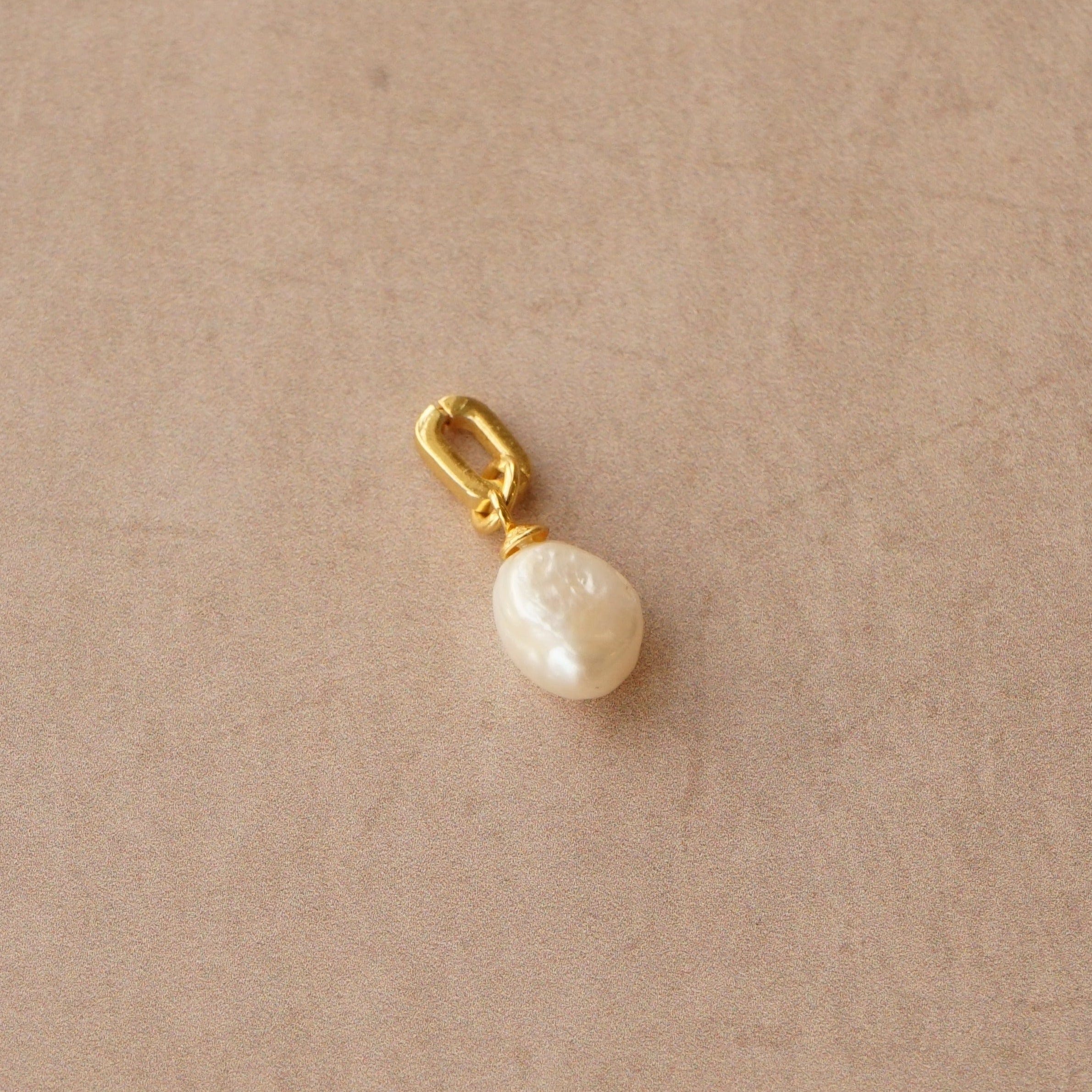 LUXE Baroque Pearl Charm - Image 3