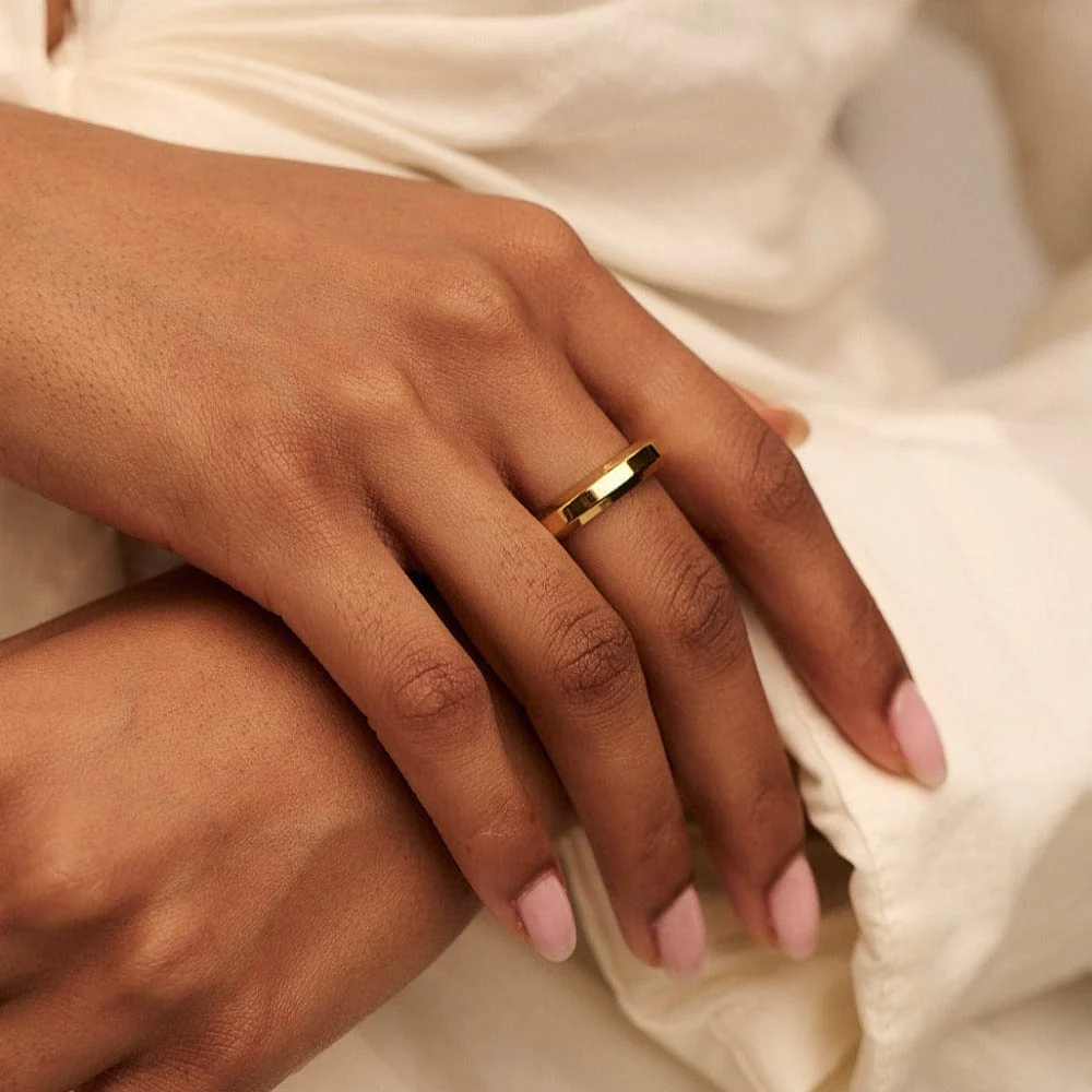 LUXE Bevelled Edge Ring - Gold - Image 3