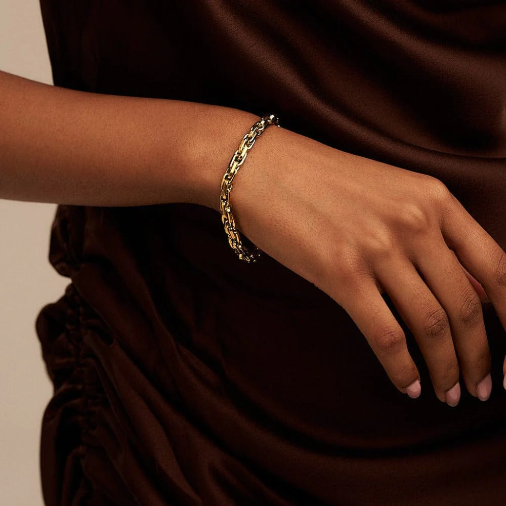 LUXE Interlocking Link Chain Bracelet - Gold - Image 3