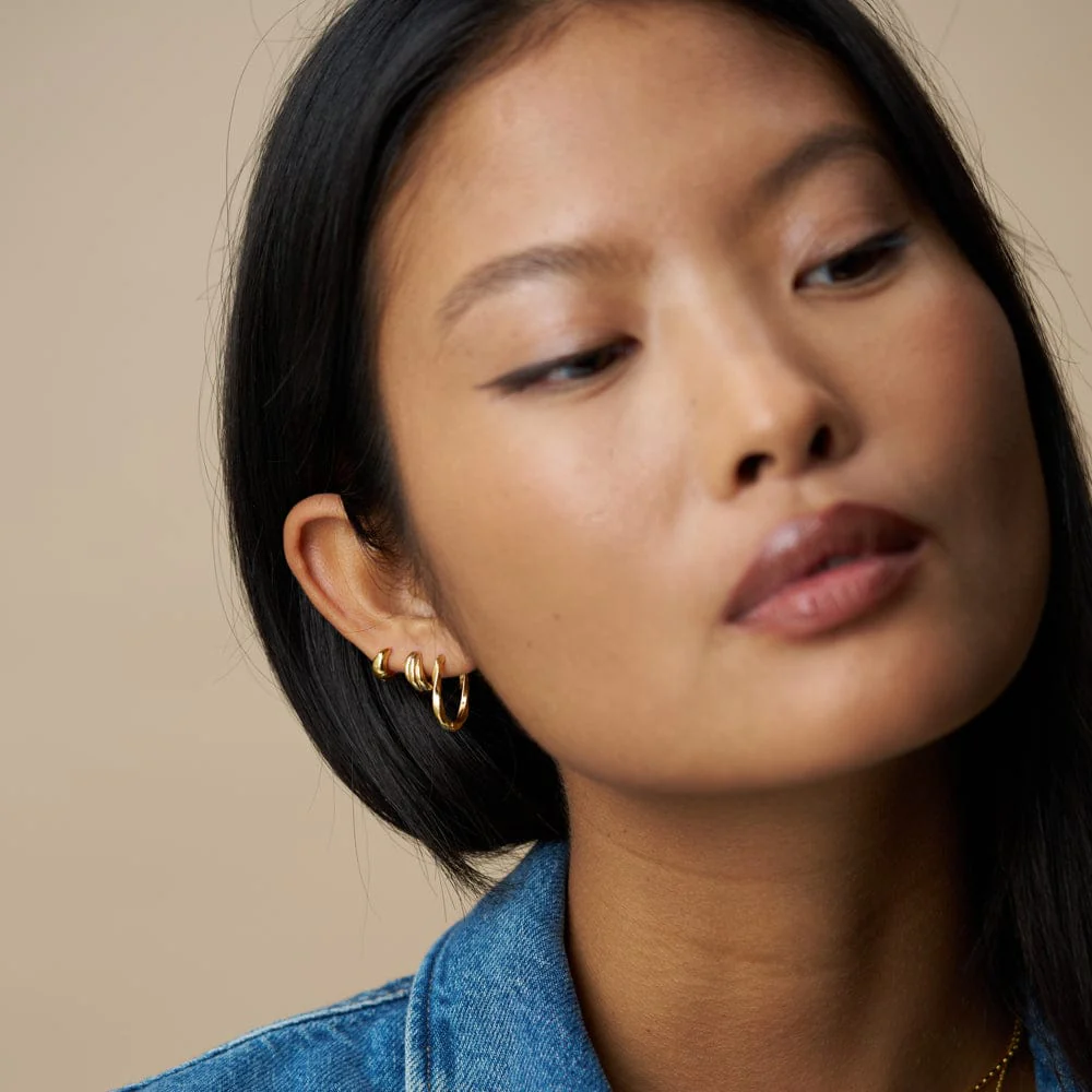 Oval Twist Hoop Earrings - Image 2