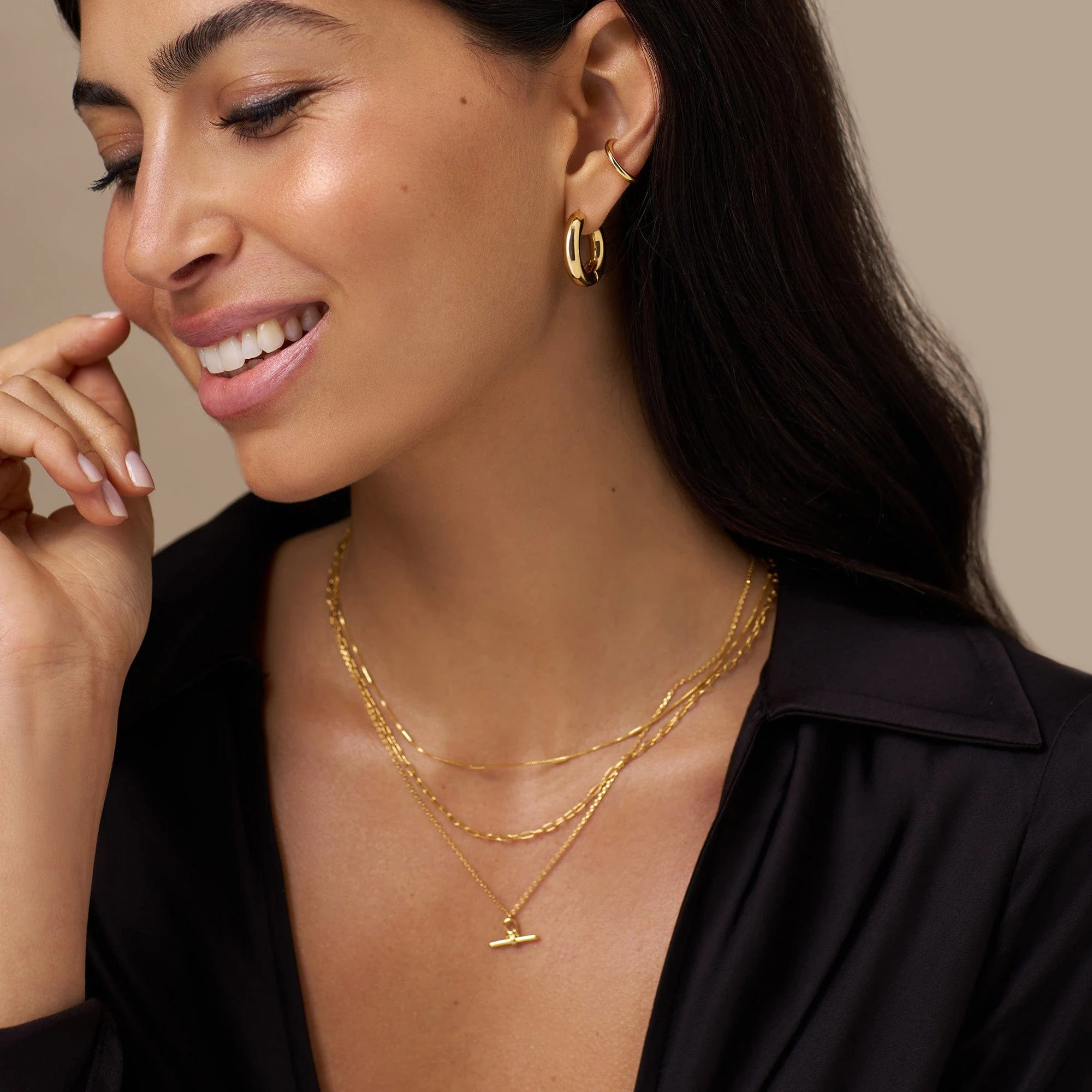 Polished Chubby Mid-Sized Hoop Earrings - Gold - Image 2