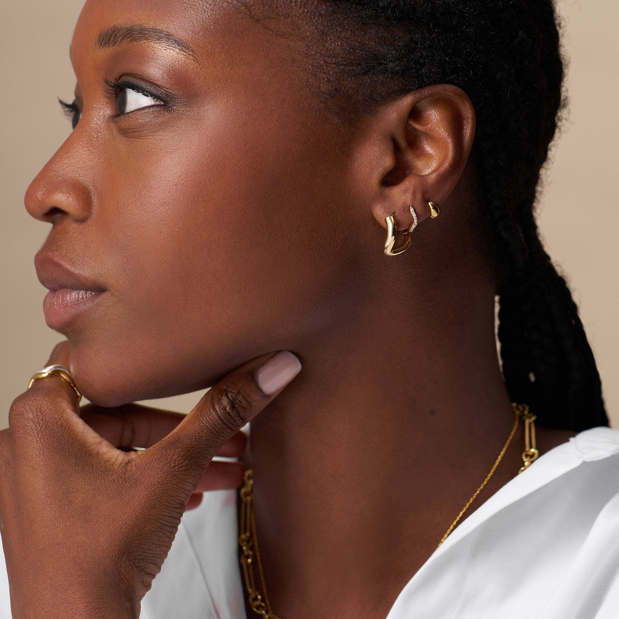 Round Wave Chunky Hoop Earrings - Gold - Image 2