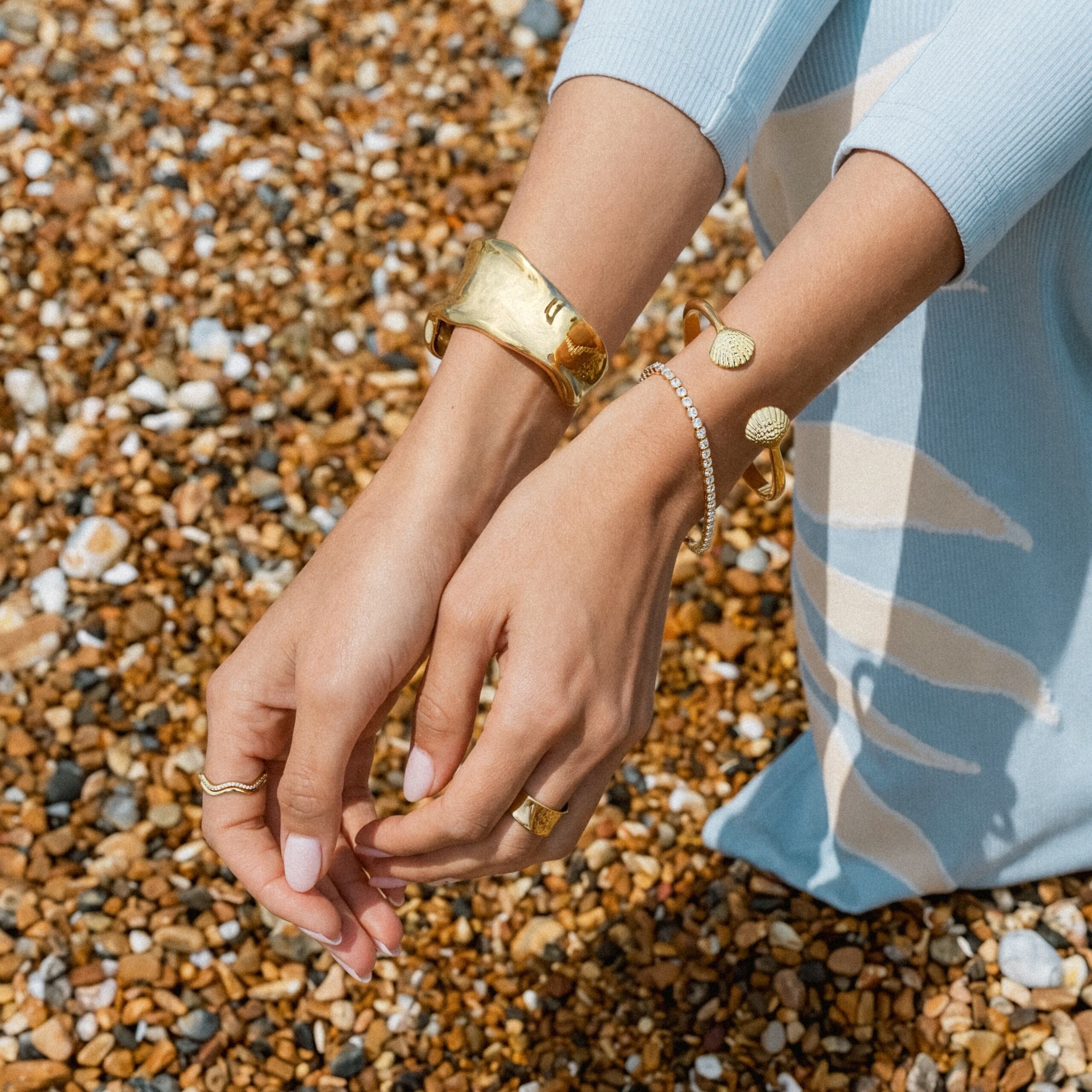 Shell Open Hinged Bangle - Image 3