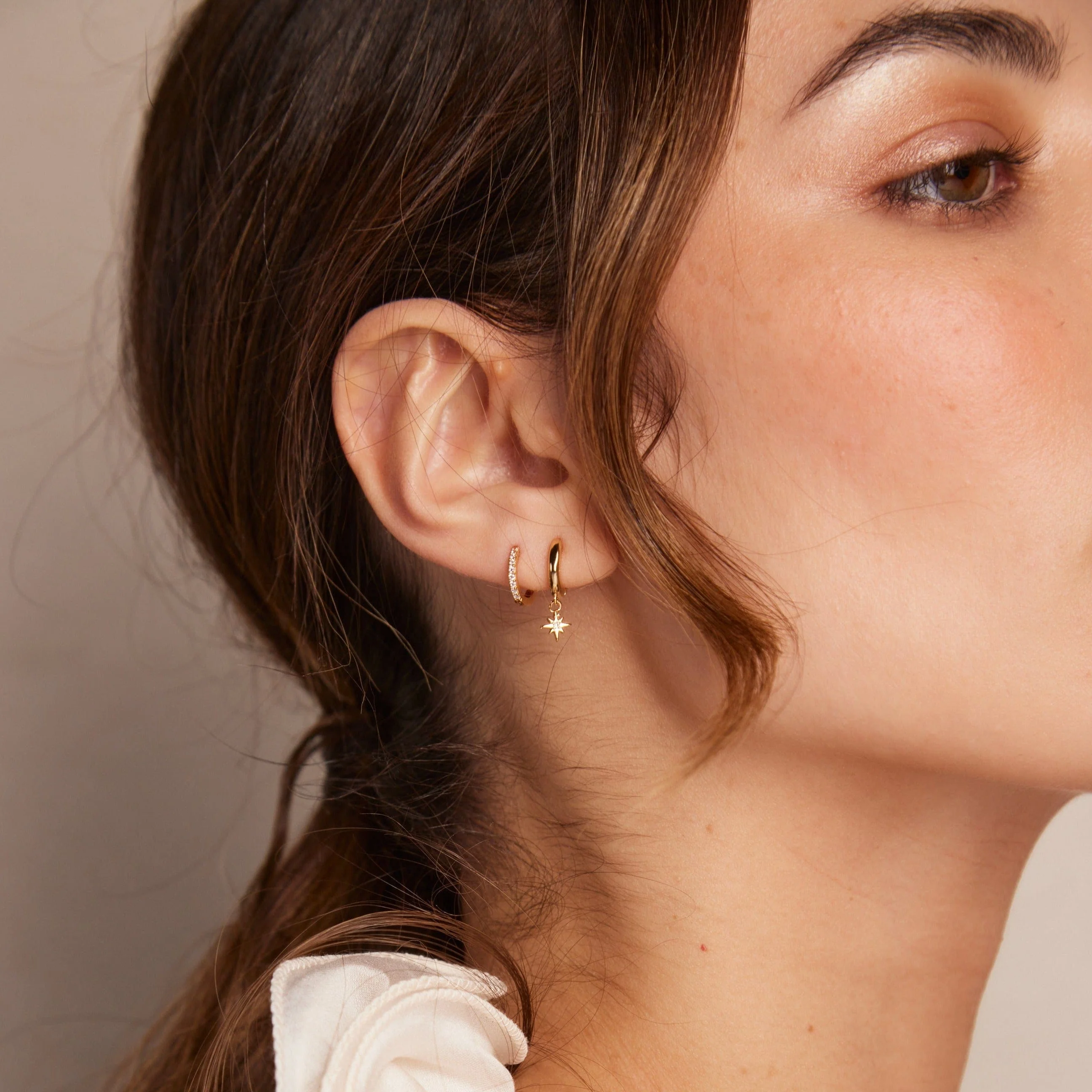 Starburst Pavé Micro Huggie Hoop Earrings - Gold - Image 3
