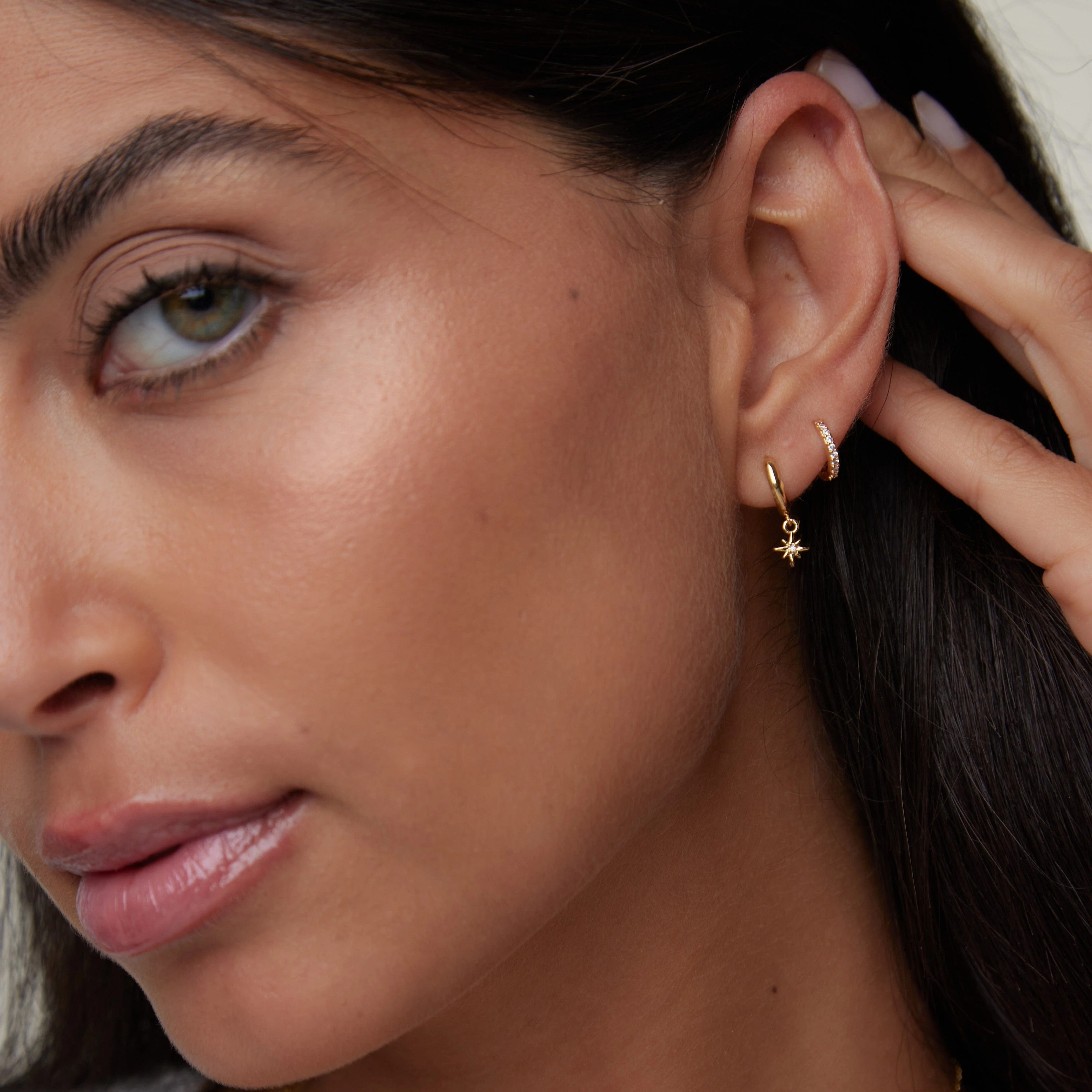 Starburst Pavé Micro Huggie Hoop Earrings - Gold - Image 5